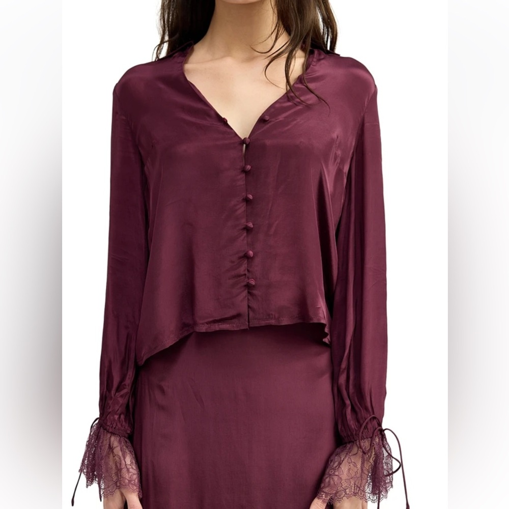 New En Saison Women's Cover Lace-Cuff Collared Blouse
